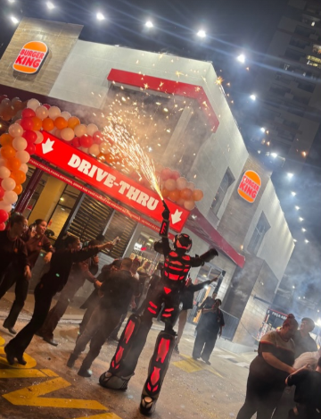 Ação corporativa e ativação com Robô de LED