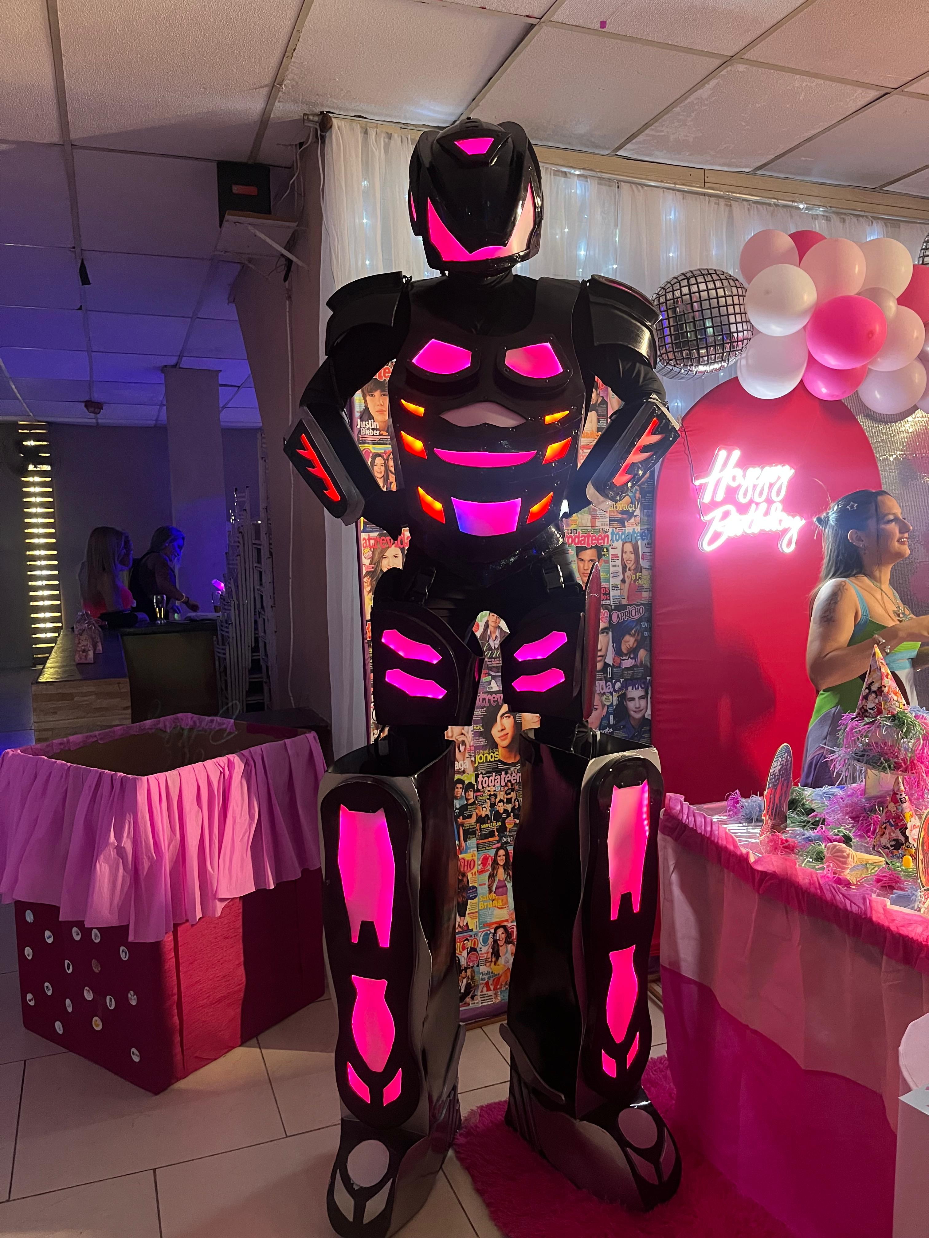 Performance de Robô de LED gigante iluminado
